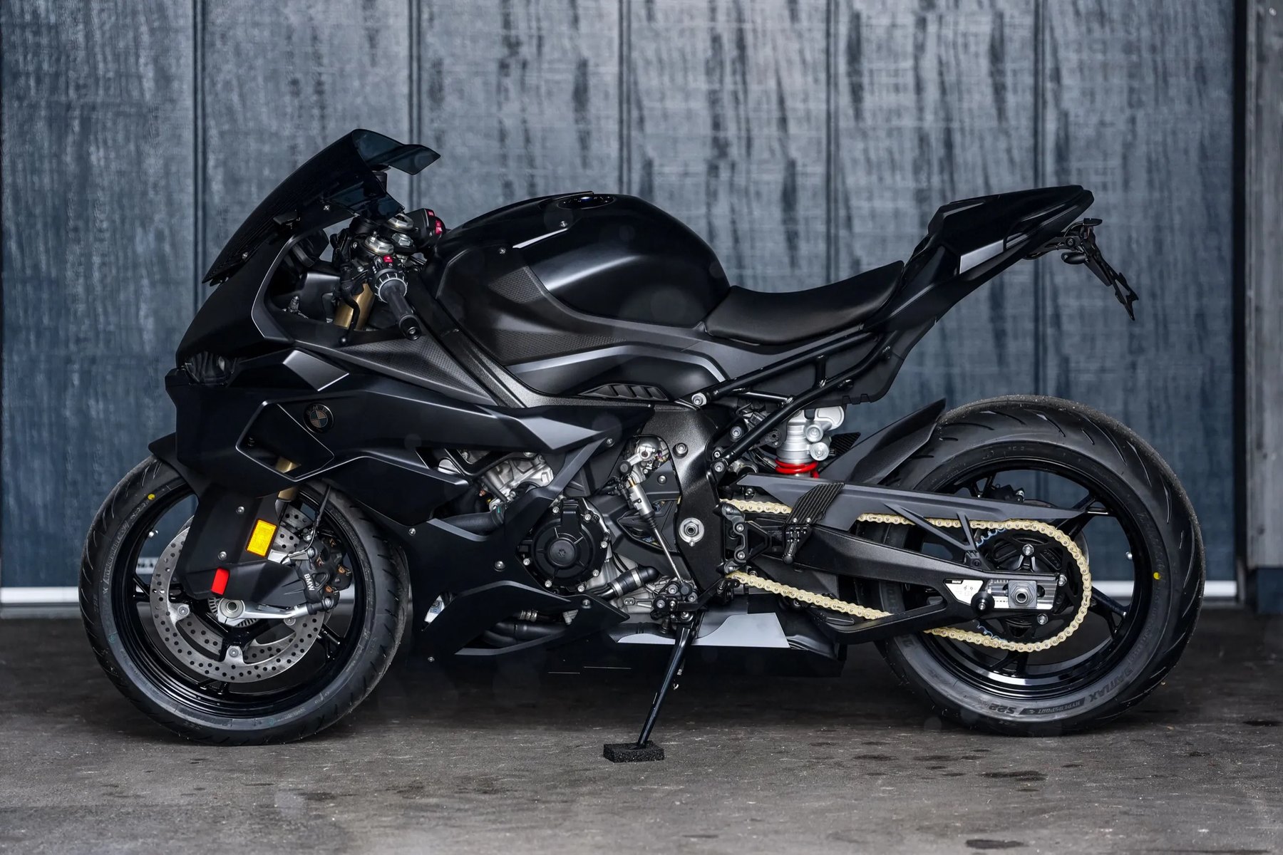 ---BMW_S_1000_RR_Martin_Edition_Black_2_Rizoma_Spiegel_Kennzeichenhalter.jpg