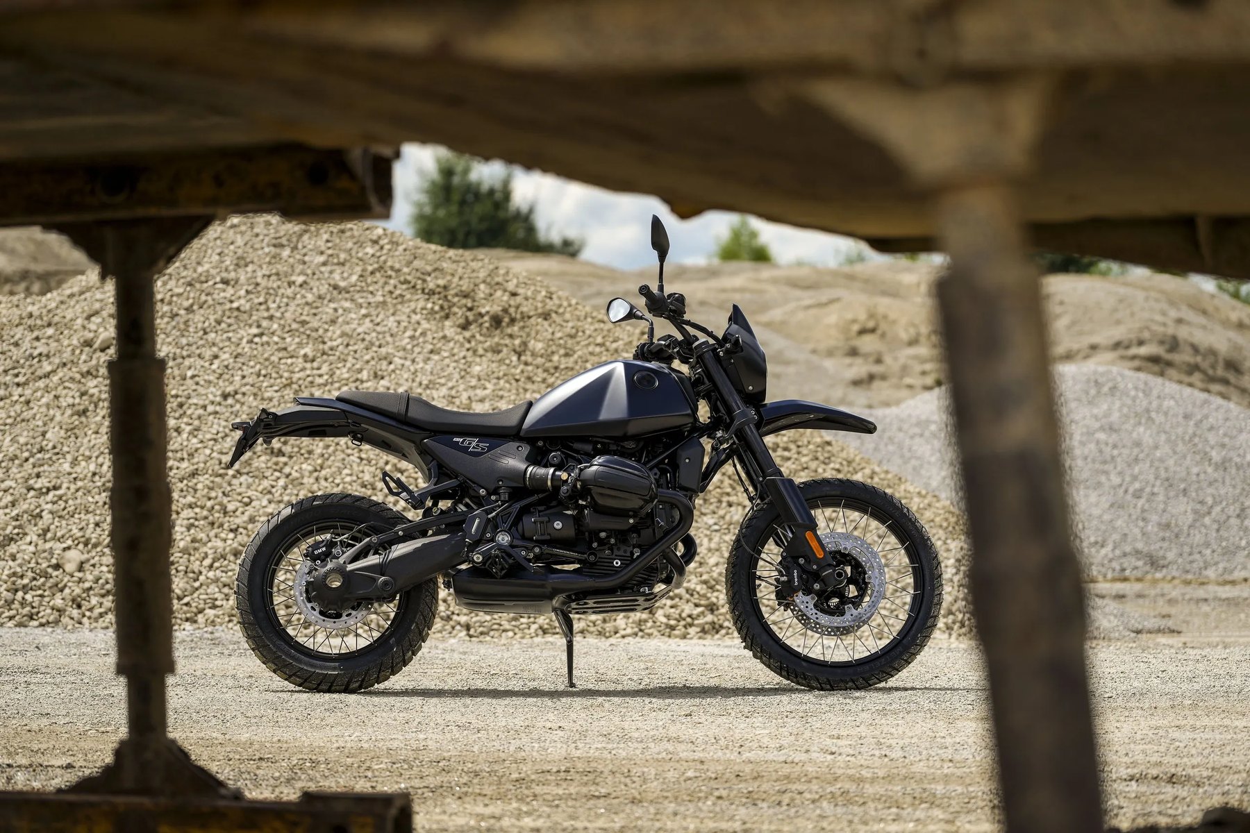 -BMW_R_12_GS_Martin_Edition_Black_2_Tankdeckel_Fussrasten_schwarz.jpg