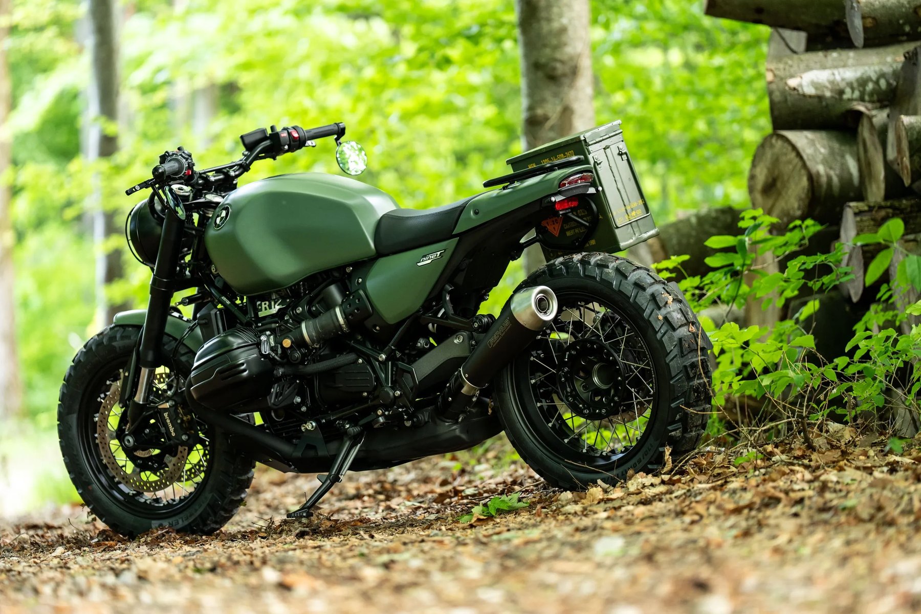 -BMW_R_12_nineT_Martin_Edition_Big_Foot_Military_1_Remus_Power_Cone_Auspuff.jpg