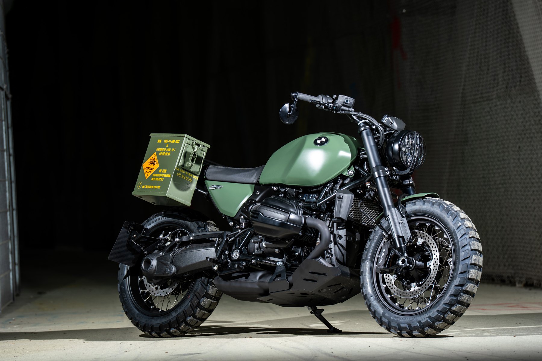 -BMW_R_12_nineT_Martin_Edition_Big_Foot_Military_2_Wunderlich_Unterfahrschutz_Military_Box.jpg