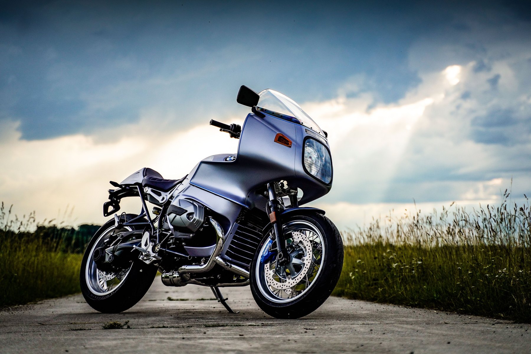 -BMW_R_nineT_Martin_Edition_100_RS_1_Verkleidung_Frozen_Silver_Blue.jpg